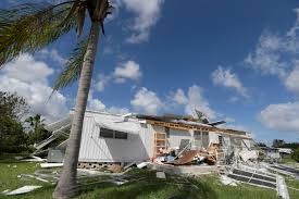Na Floridi orkan zrušil slabo grajene hiše 